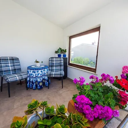 Apartment Katina Tkon